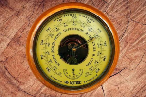 Što je atmosferski tlak i što se mjeri?