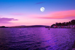 Zašto mjesec utječe na naš planet? Zašto mjesec utječe na naš planet?
